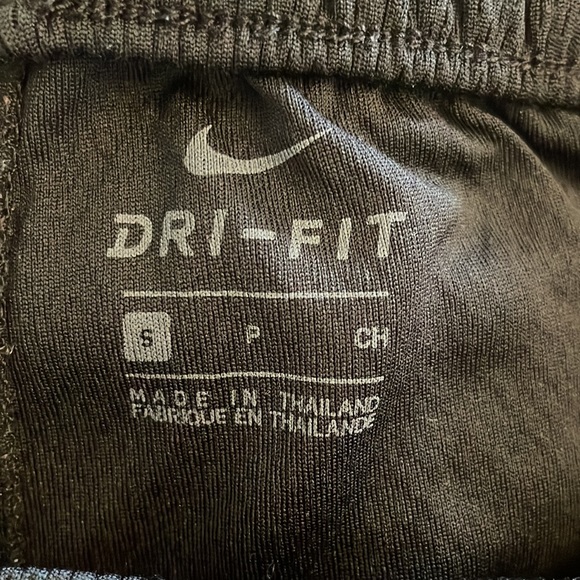 Nike dry-fit, girl black and pink shorts. Size: Small. Good as new. - Picture 3 of 3